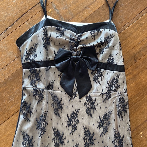 Gorgeous beige and black tulle gown size medium - Picture 4 of 7